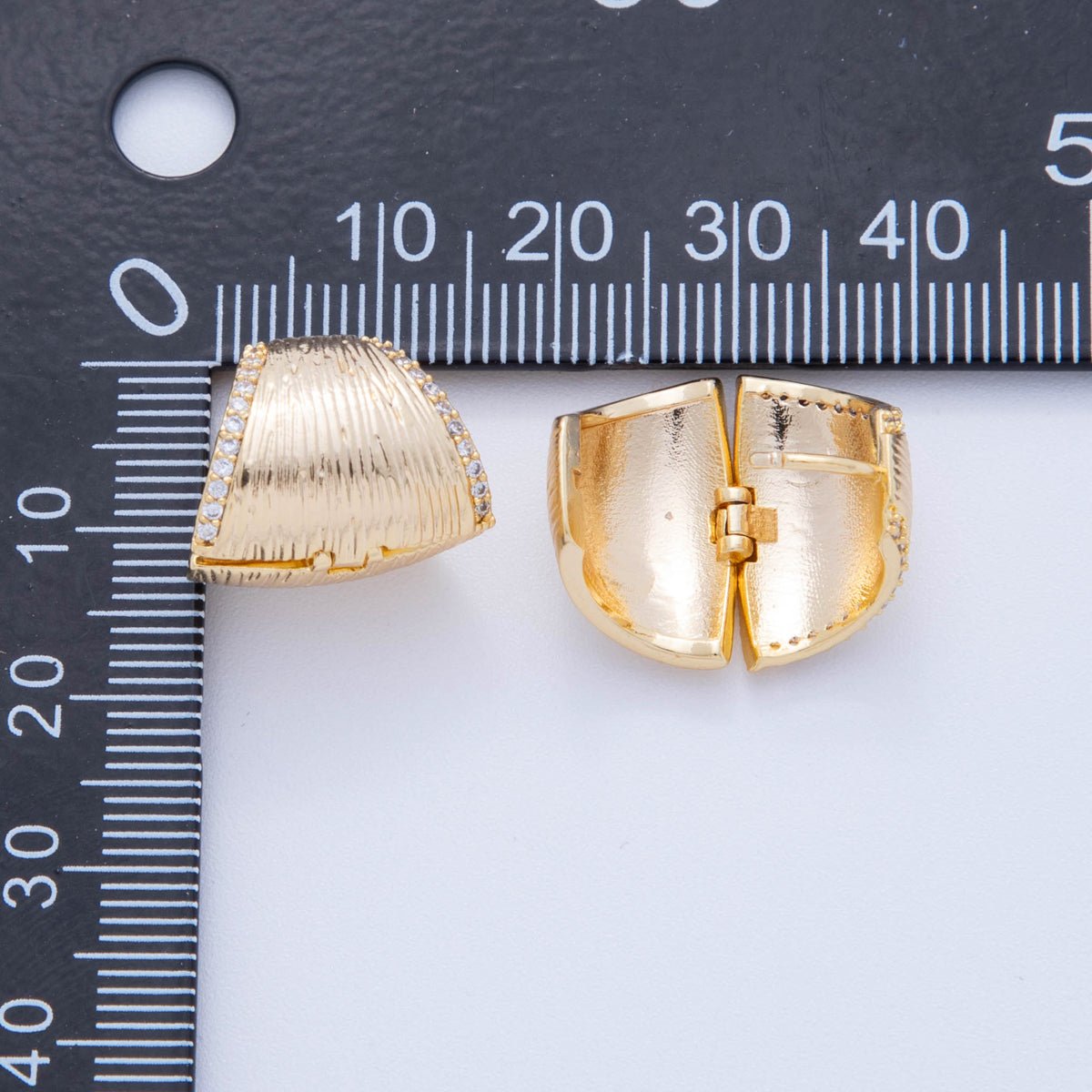 18K Gold Filled Micro Paved CZ Line - Textured Cartilage C - Shaped Hoop Earrings | AI363 - DLUXCA