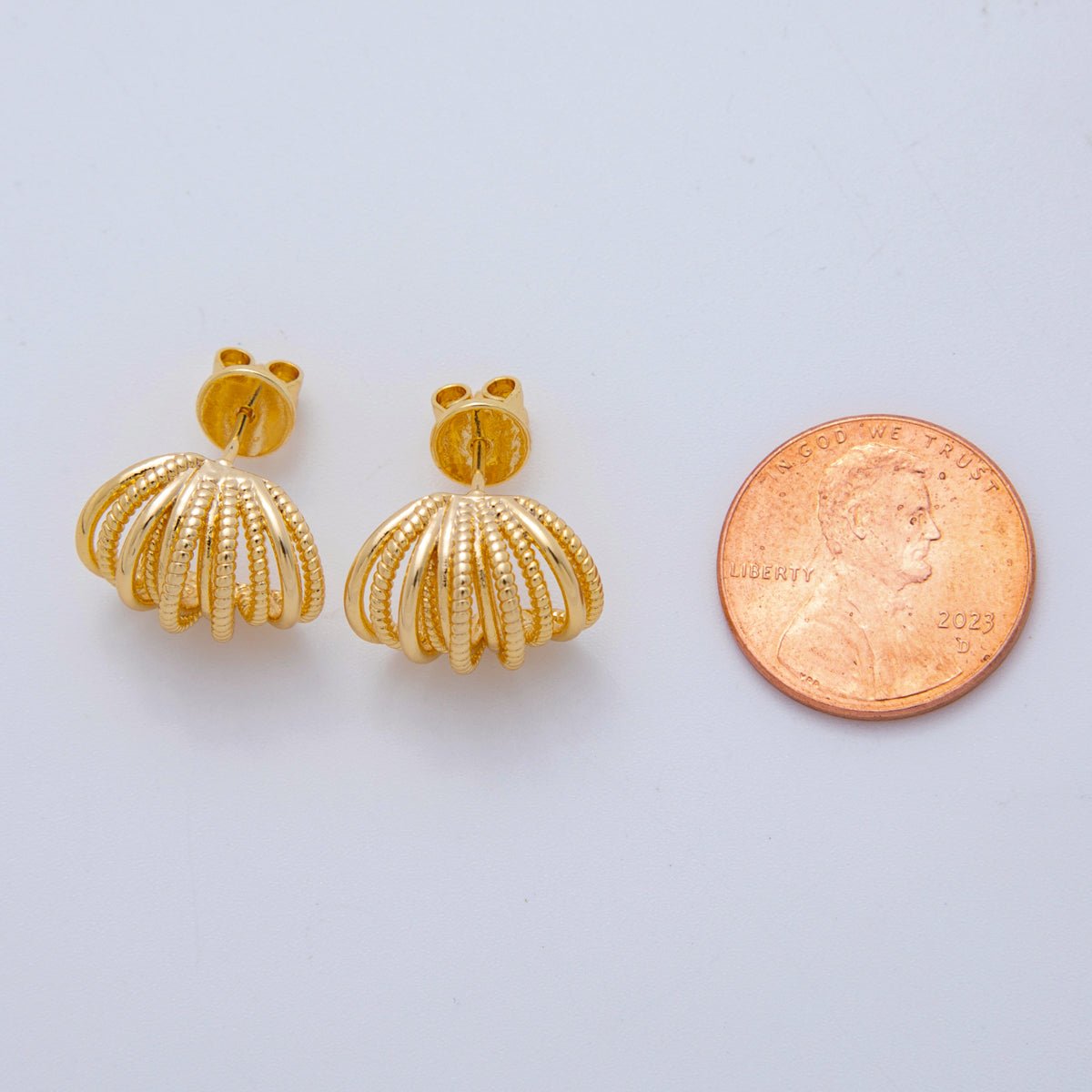 18K Gold Filled Ribbed Dome Shell Stud Earrings | AJ148 - DLUXCA