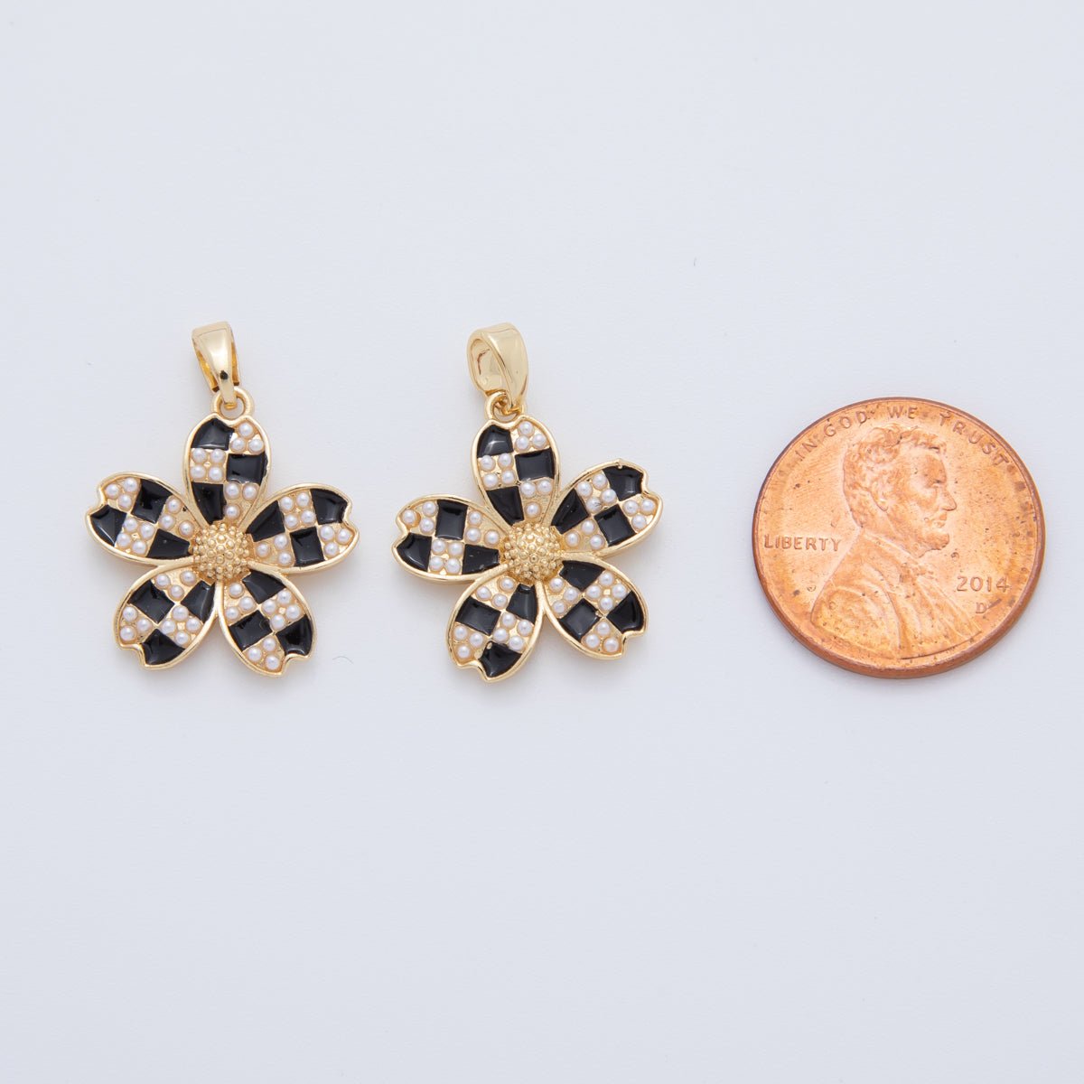 18K Gold Filled Shell Pearl Checkered Flower Pendant | AH763 - DLUXCA