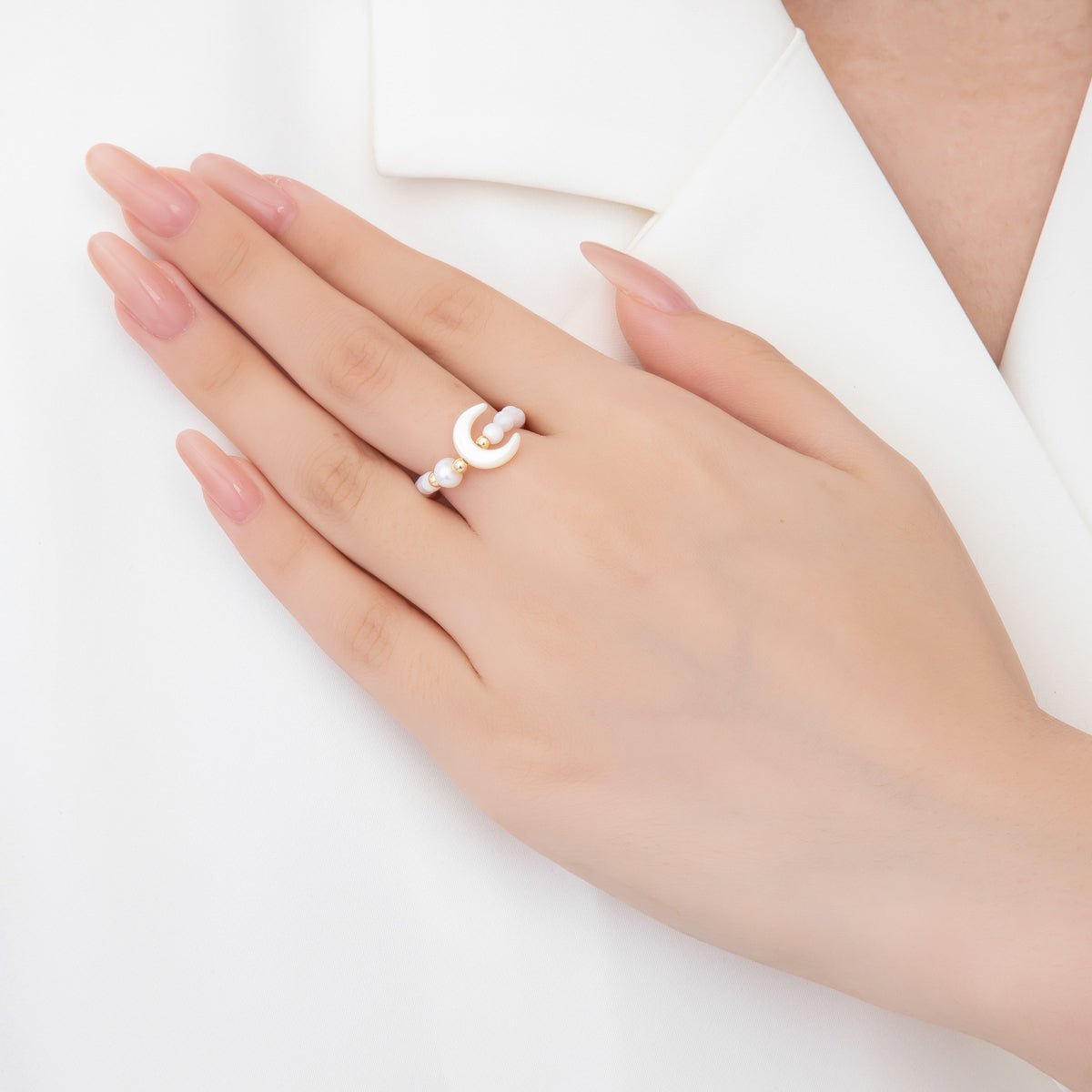 18K Gold Filled White Quartz Crescent Moon Shell Pearl Bead Stretch Ring | O050 - DLUXCA