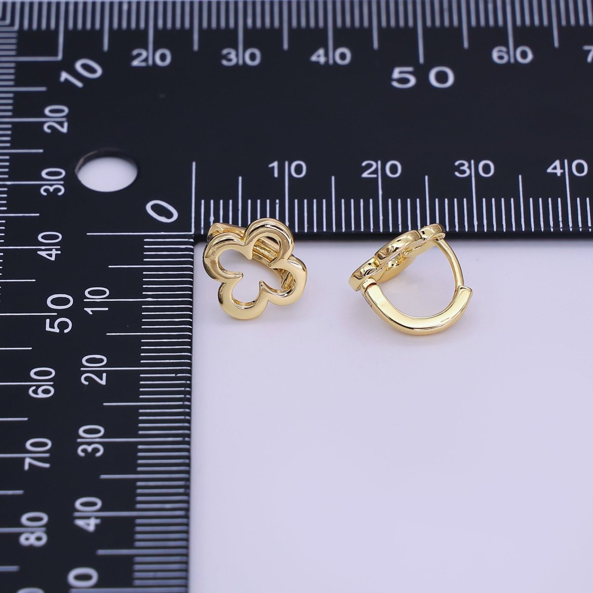 24K Gold Filled 11.5mm Open Clover Minimalist Cartilage Huggie Earrings | T530 - DLUXCA