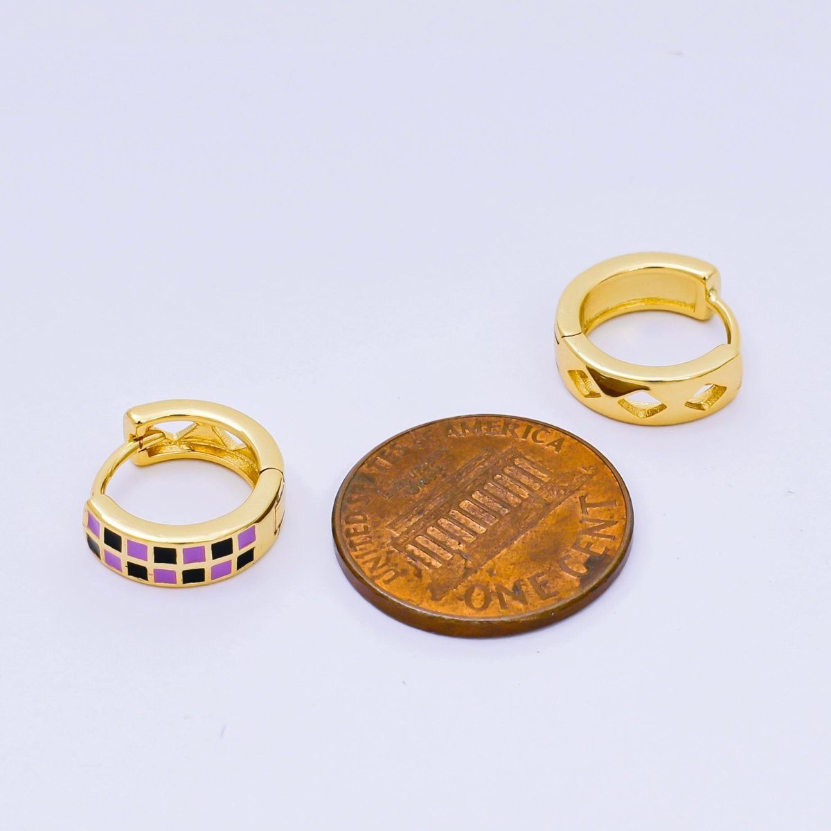 24K Gold Filled 13 mm Checkered Enamel Purple & Black Retro Huggie Cartilage Earrings | AJ - 033 - DLUXCA