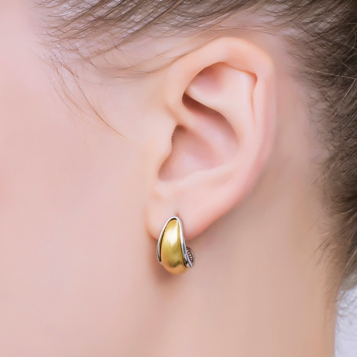 24K Gold Filled 15.5mm J - Shaped Mixed Metal Hoop Earrings | V085 - DLUXCA