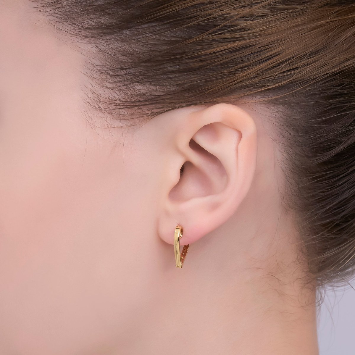 24K Gold Filled 15mm Minimalist Heart Hoop Earrings | T531 - DLUXCA