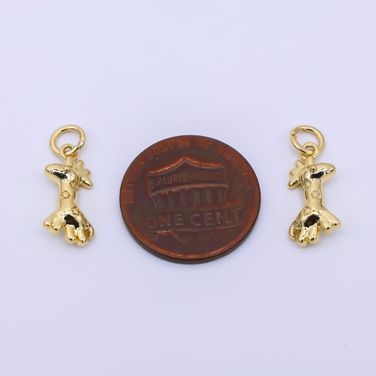 24K Gold Filled 15mm Wildlife Giraffe Animal Charm | AH - 549 - DLUXCA