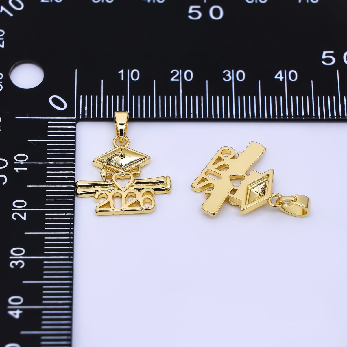24K Gold Filled 17mm Graduate with Heart Year Script 2026 Pendant | AA - 1563 - DLUXCA