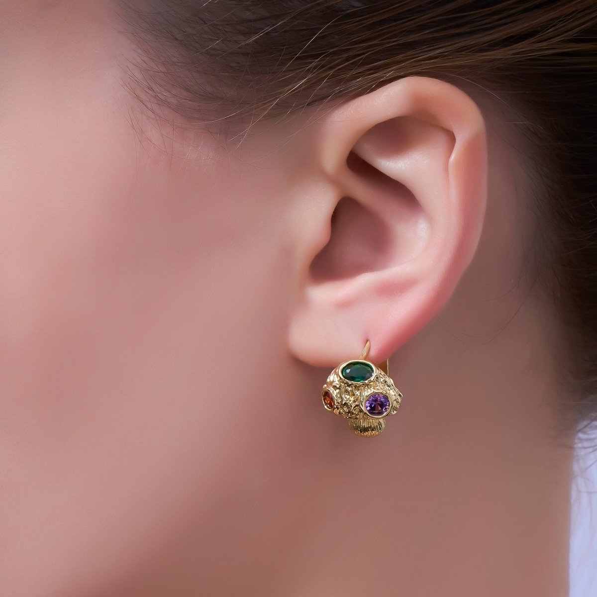24K Gold Filled 17mm Multicolor CZ Hammered Mushroom English Lock Hoop Earrings | AI429 - DLUXCA