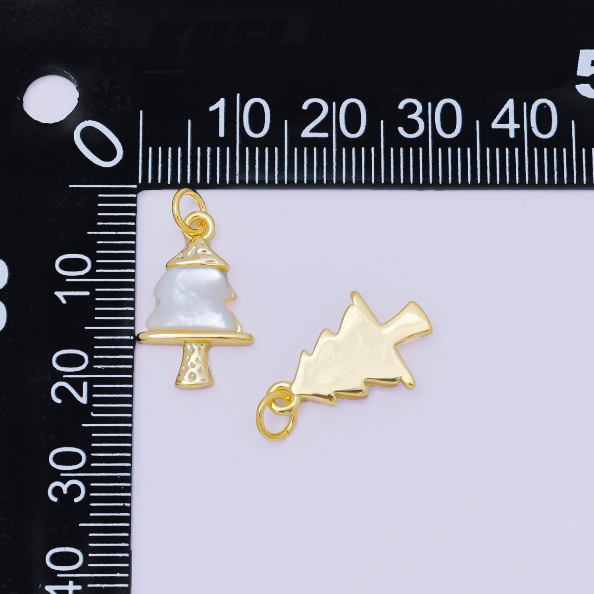 24K Gold Filled 18.5mm Holiday Season Christmas Tree Shell Charm | M891 - DLUXCA