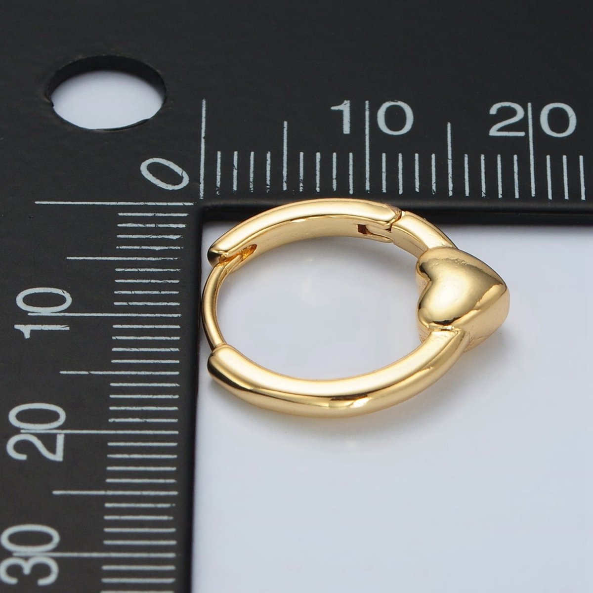 24K Gold Filled 18mm Heart Minimalist Huggie Earrings | Q492 - DLUXCA