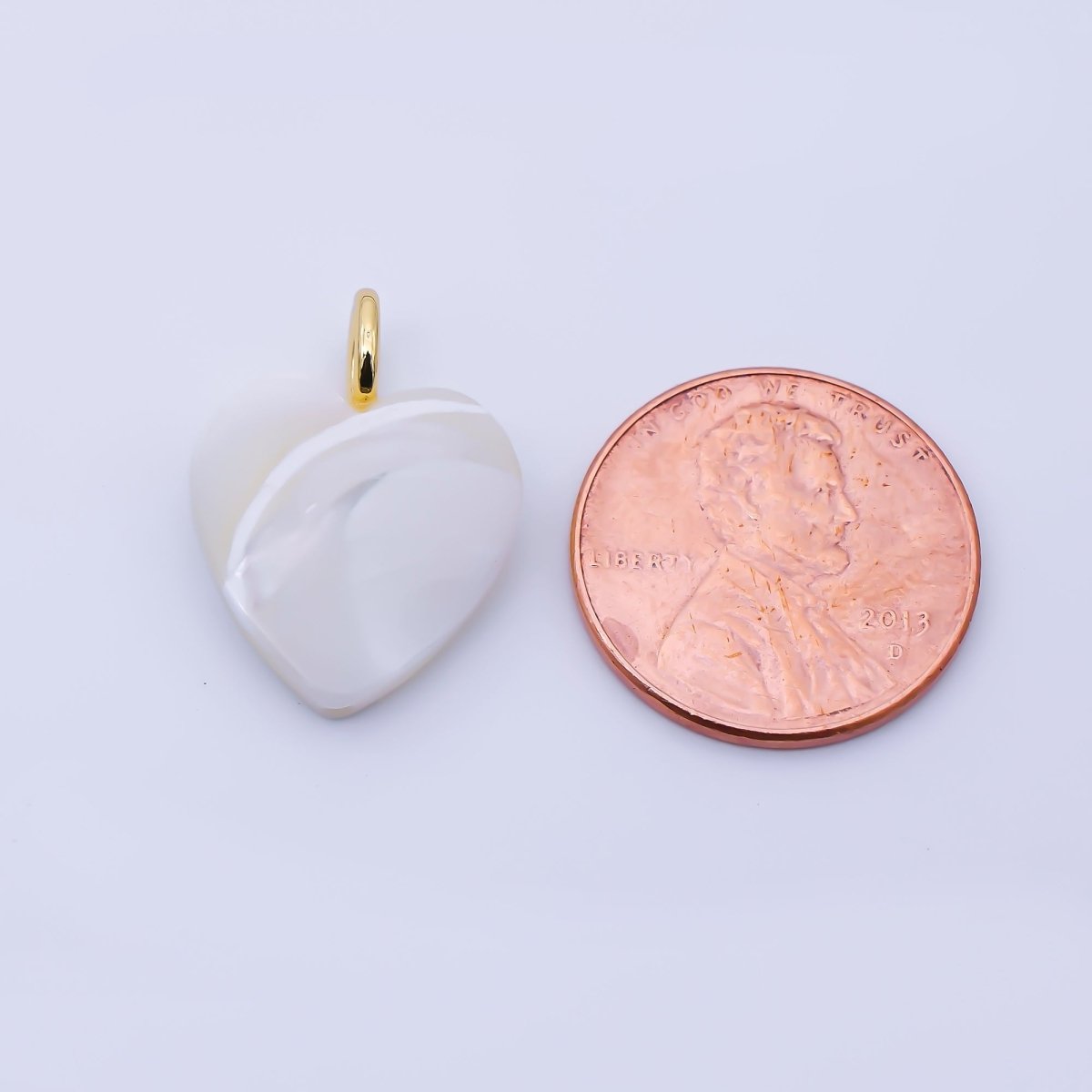 24K Gold Filled 20.7mm White Shell Pearl Heart Pendant | P1948 - DLUXCA