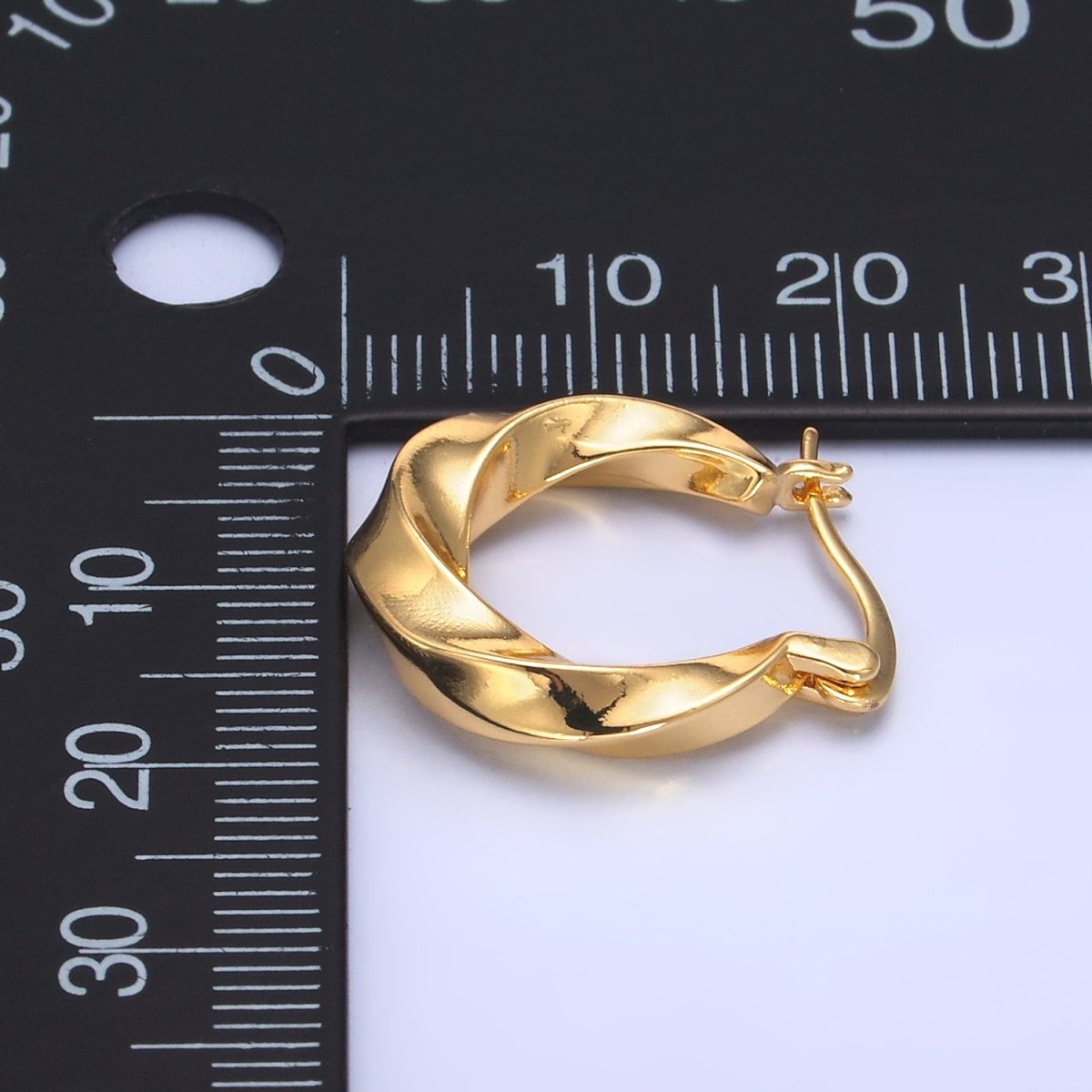 24K Gold Filled 20mm Edged Twist Latch Hoop Earrings | AB602 - DLUXCA