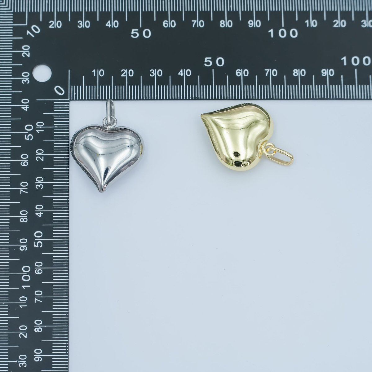24K Gold Filled 25mm Chubby Minimalist Heart Link Pendant in Gold & Silver | AA1484 - DLUXCA