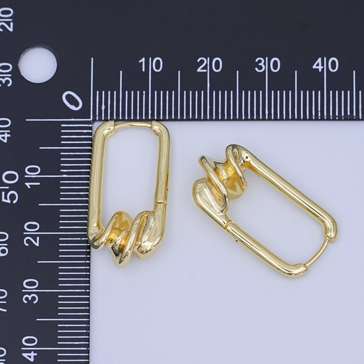 24K Gold Filled 27mm Twisted Foil Oblong Hoop Earrings | AI422 - DLUXCA