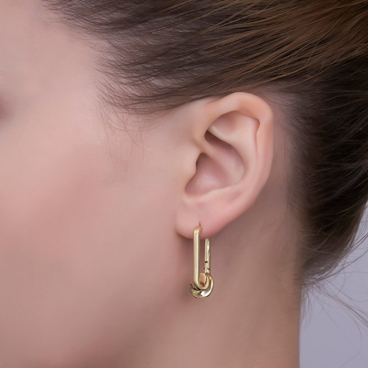 24K Gold Filled 27mm Twisted Foil Oblong Hoop Earrings | AI422 - DLUXCA