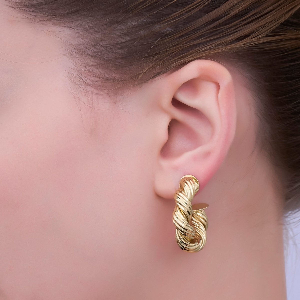 24K Gold Filled 30mm Twisted C - Shaped Hoop Earrings - DLUXCA