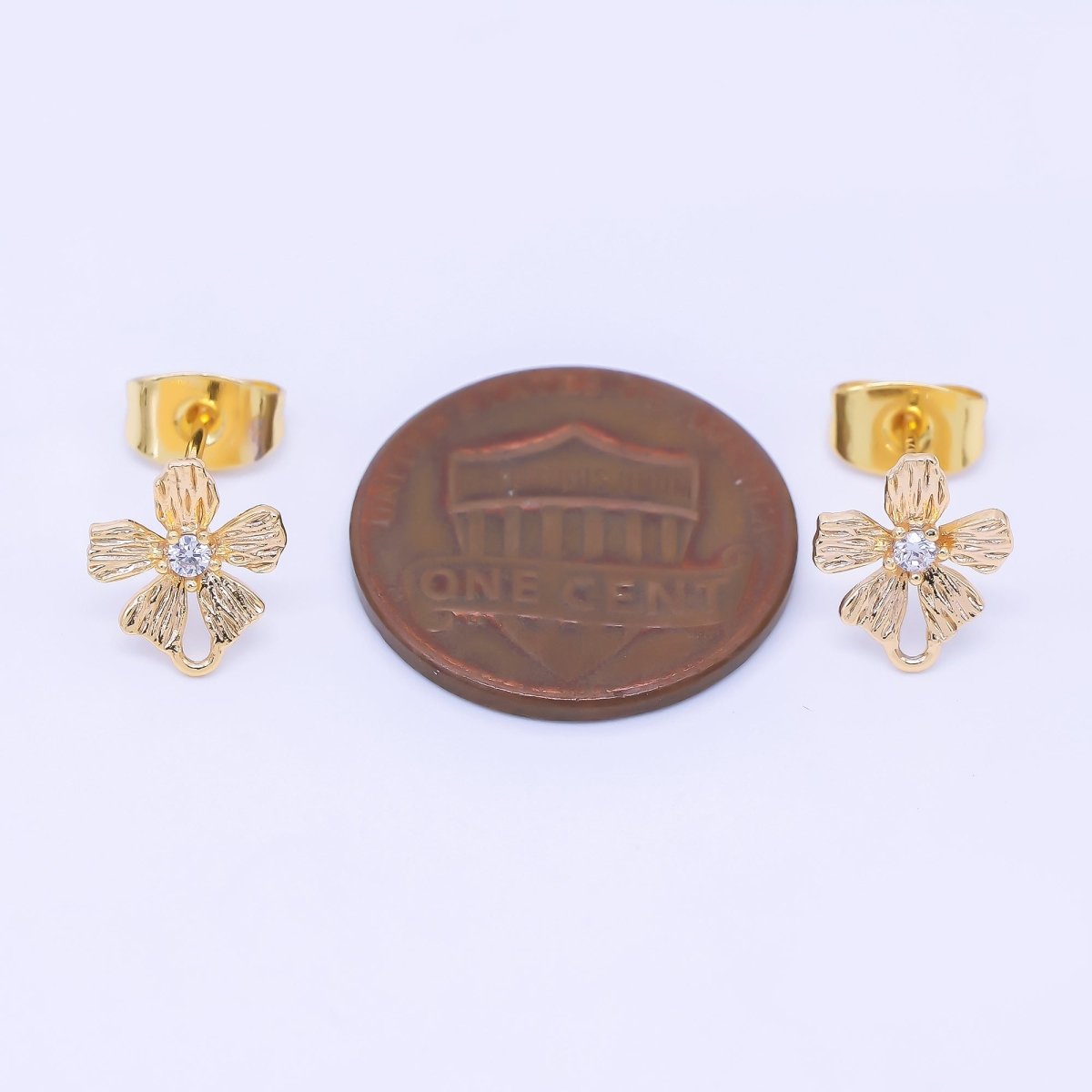 24K Gold Filled 9.5mm Clear CZ Hammered Flower Stud Earrings Findings | Z1328 - DLUXCA