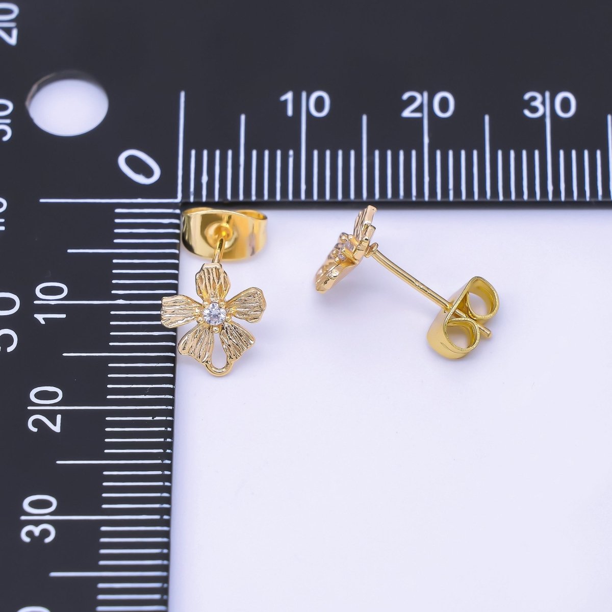 24K Gold Filled 9.5mm Clear CZ Hammered Flower Stud Earrings Findings | Z1328 - DLUXCA