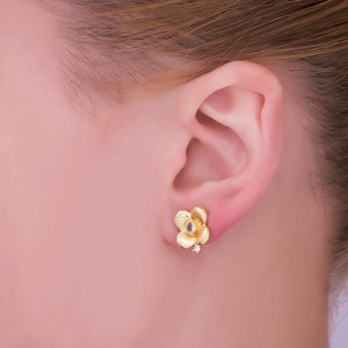 24K Gold Filled Clear CZ Line - Textured Flower Daisy Stud Earrings | AI483 - DLUXCA