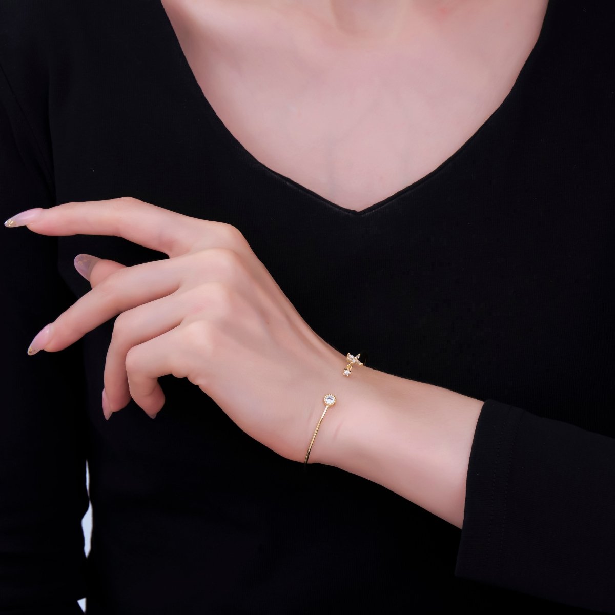 24K Gold Filled Clear CZ Round Flower Drop Cuff Bracelet | WA - 03322 - DLUXCA