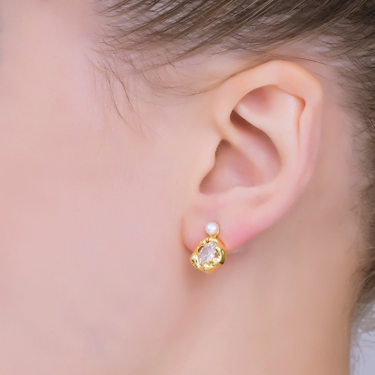 24K Gold Filled Clear CZ Shell Pearl Frost Ice Shard Flower - Shaped Stud Earrings | AJ - 108 - DLUXCA
