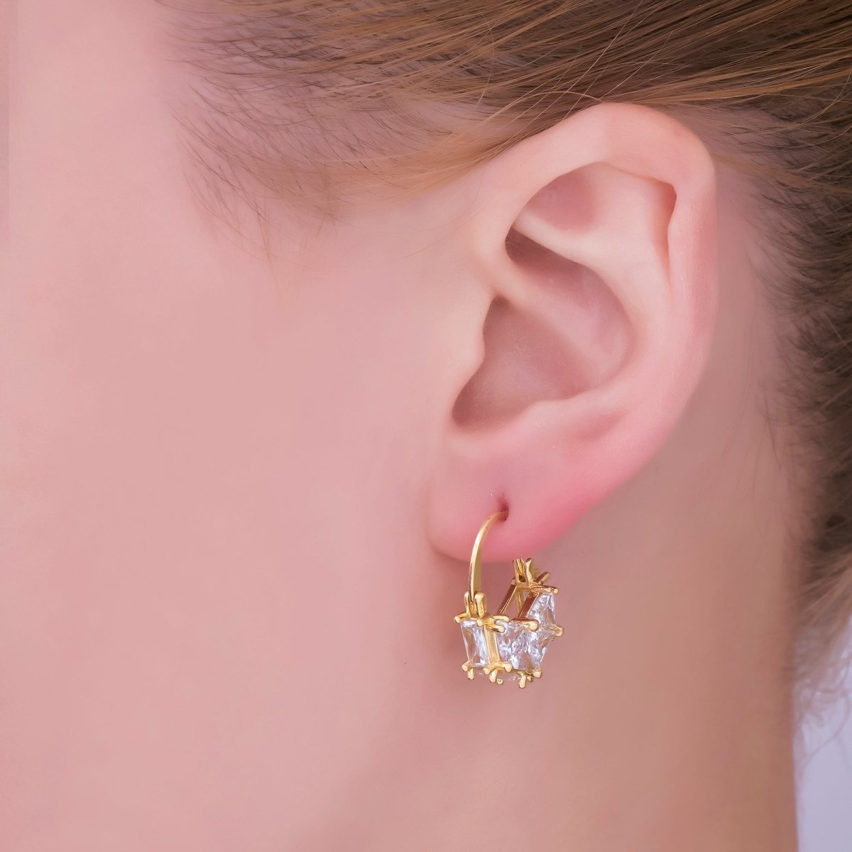 24K Gold Filled Clear CZ Triangle Baguette Latch Hoop Earrings | AI503 - DLUXCA