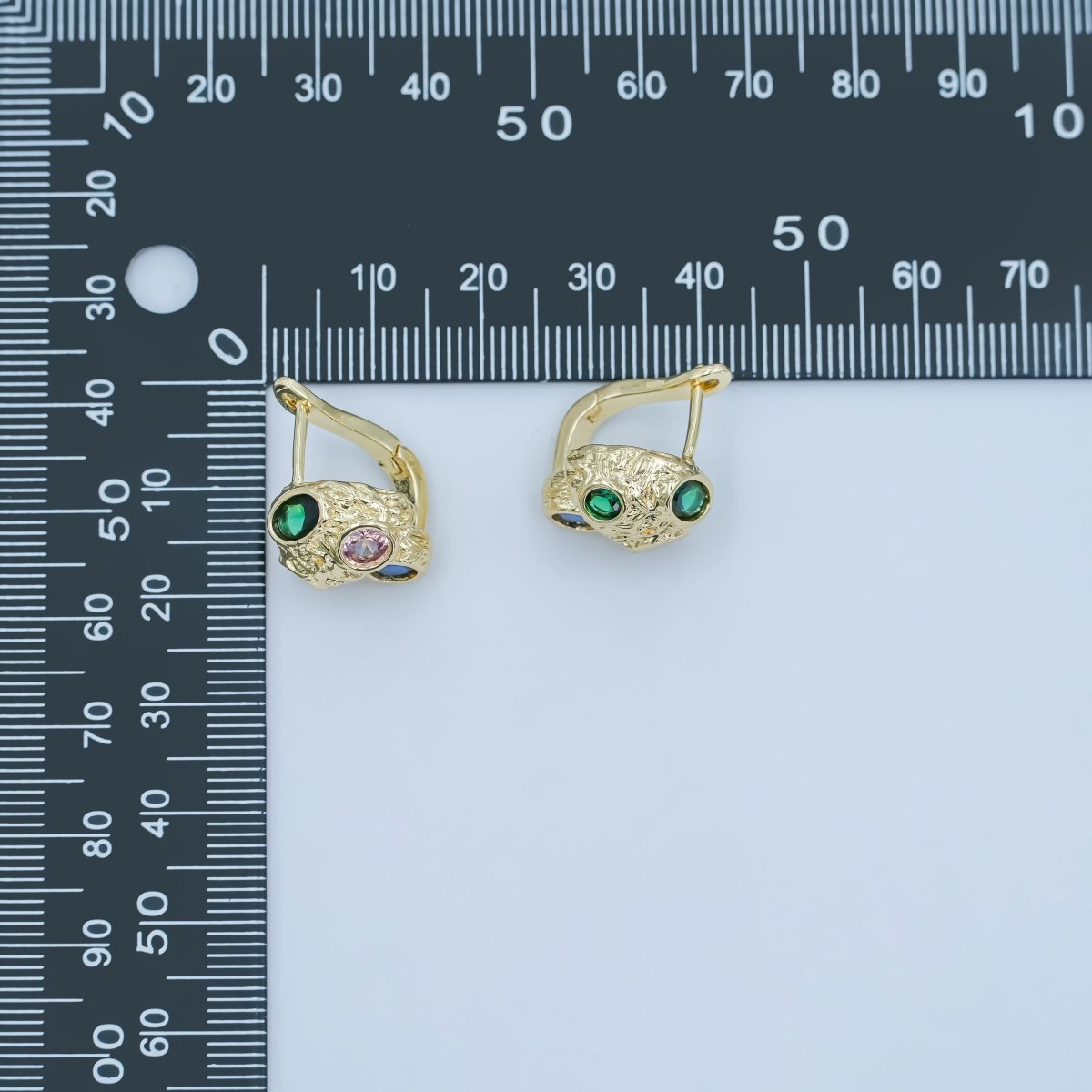 24K Gold Filled Multicolor CZ Hammered Mushroom English Lock Hoop Earrings | AI432 - DLUXCA