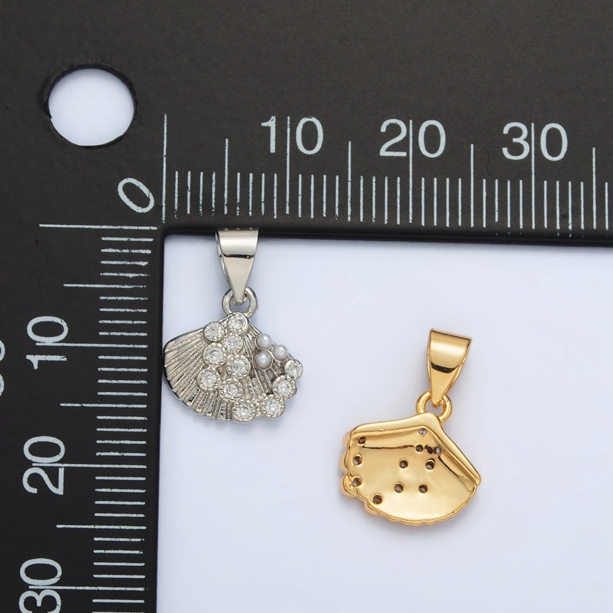 24K Gold Filled Pearl CZ Dotted Clam Sea Shell Pendant in Gold & Silver | I718 - DLUXCA