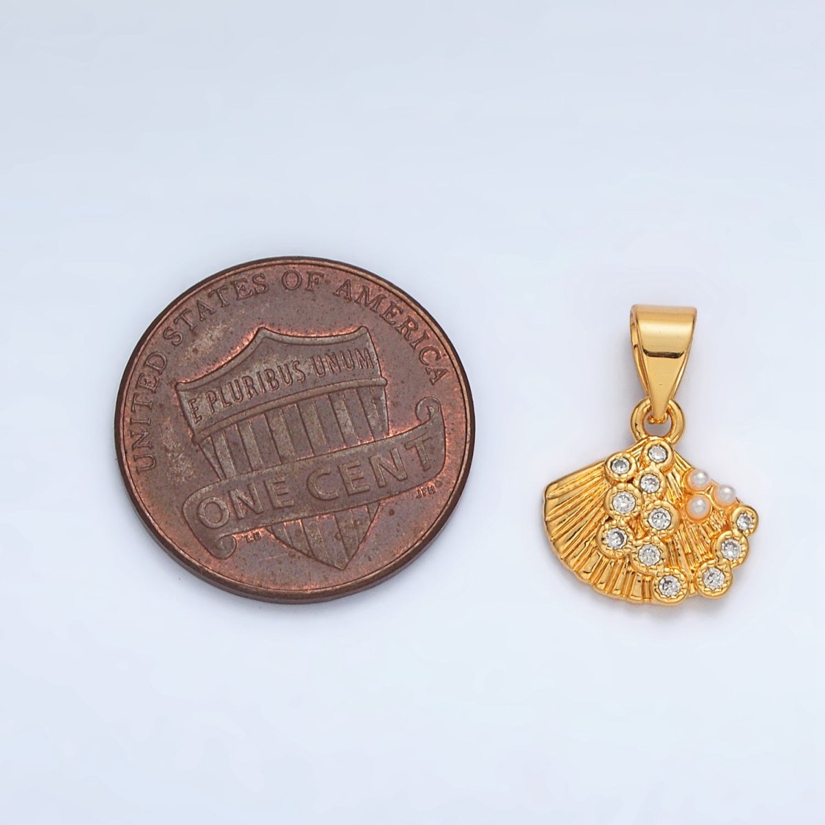 24K Gold Filled Pearl CZ Dotted Clam Sea Shell Pendant in Gold & Silver | I718 - DLUXCA