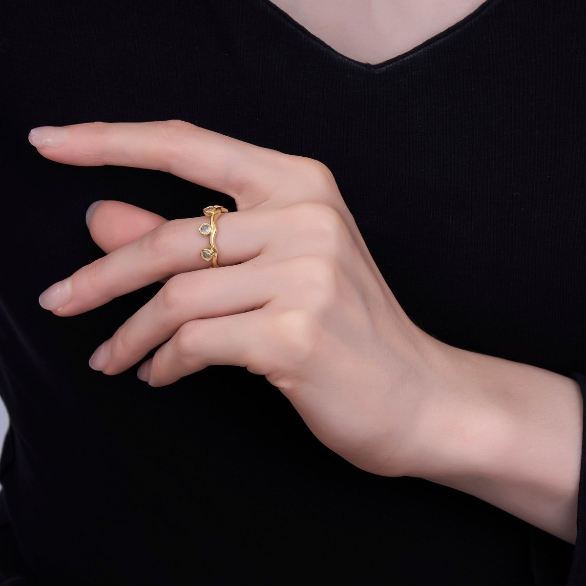 24K Gold Filled Round Clear CZ Wave Stacking Band Ring | O849 - DLUXCA