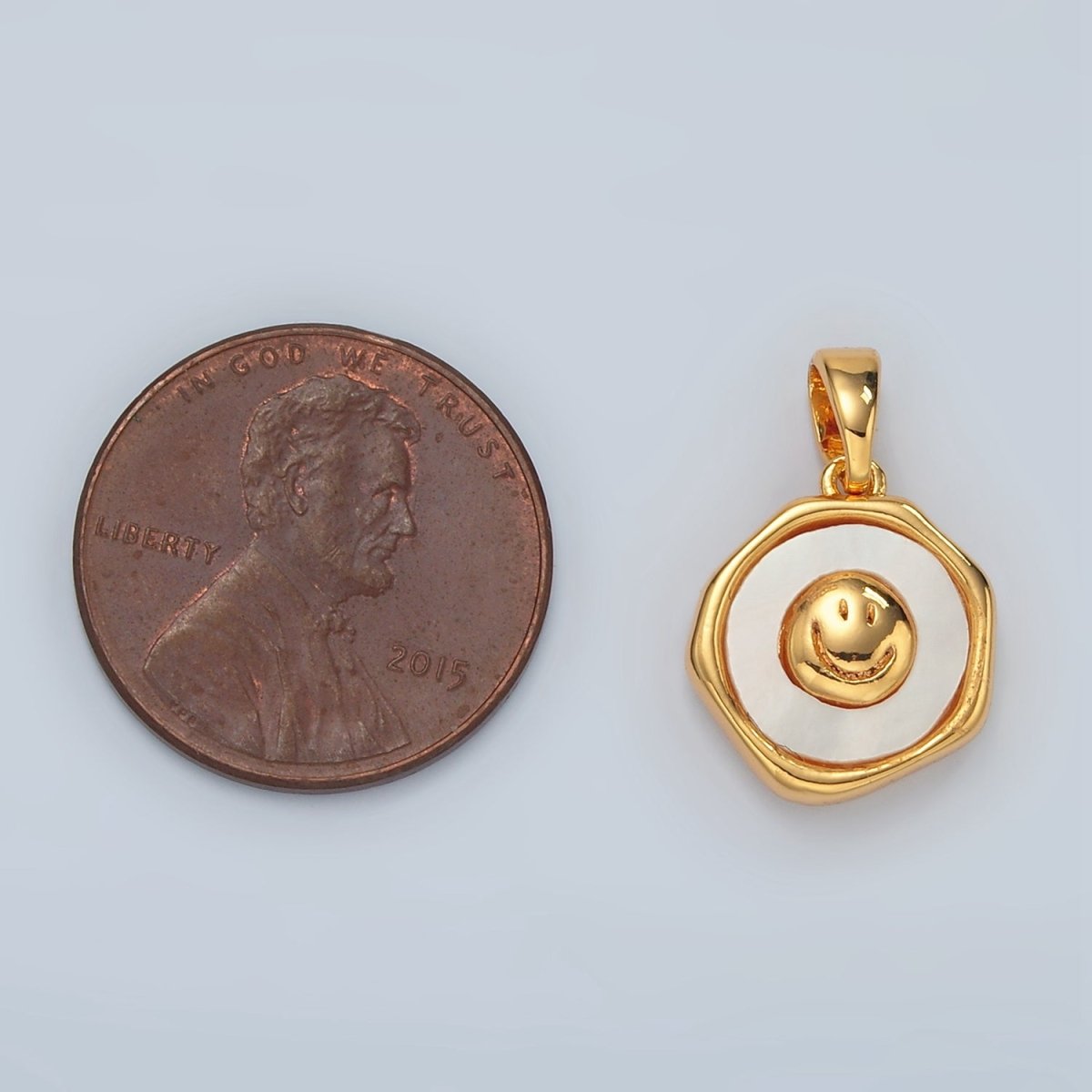 24K Gold Filled Smiley Face Shell Pearl Bezel Pendant | H565 - DLUXCA