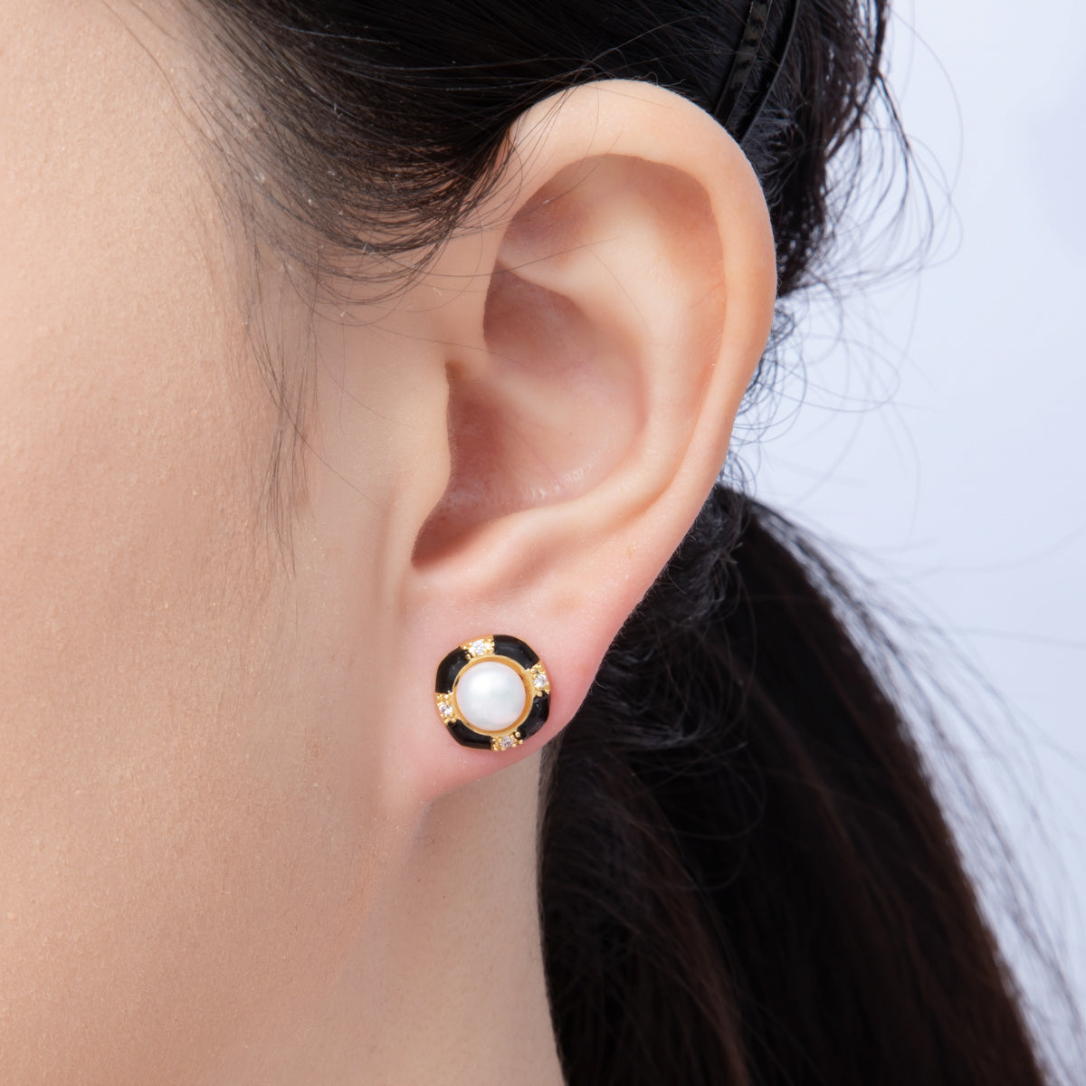 18K Gold Filled 17mm Shell Pearl CZ Black Enamel Square Stud Earrings | Q382