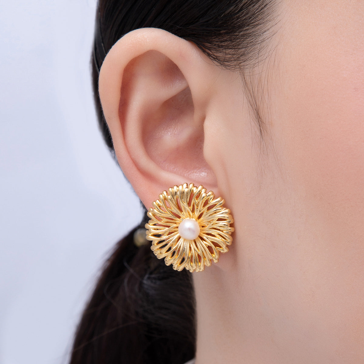 18K Gold Filled 25mm Shell Pearl Molten Flower Stud Earrings | AD1687