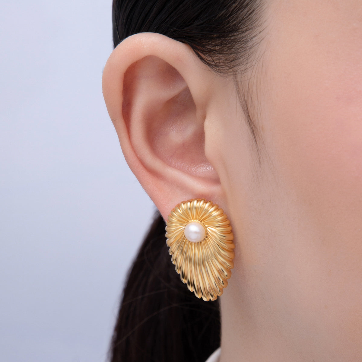 18K Gold Filled 30.5mm Shell Pearl Ribbed Teardrop Stud Earrings | AD1686