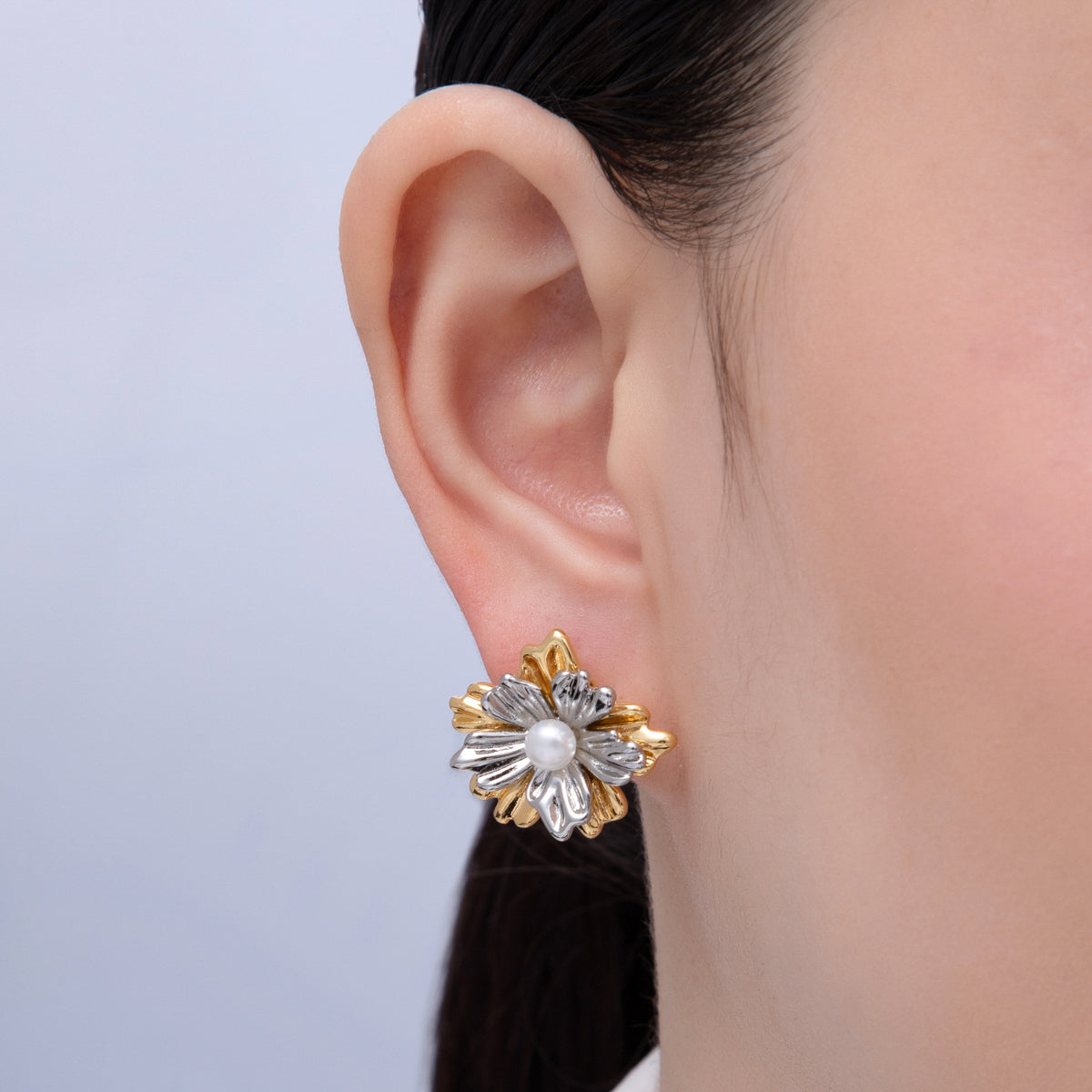 18K Gold Filled 23mm Shell Pearl Mixed Metal Flower Stud Earrings | AD1685
