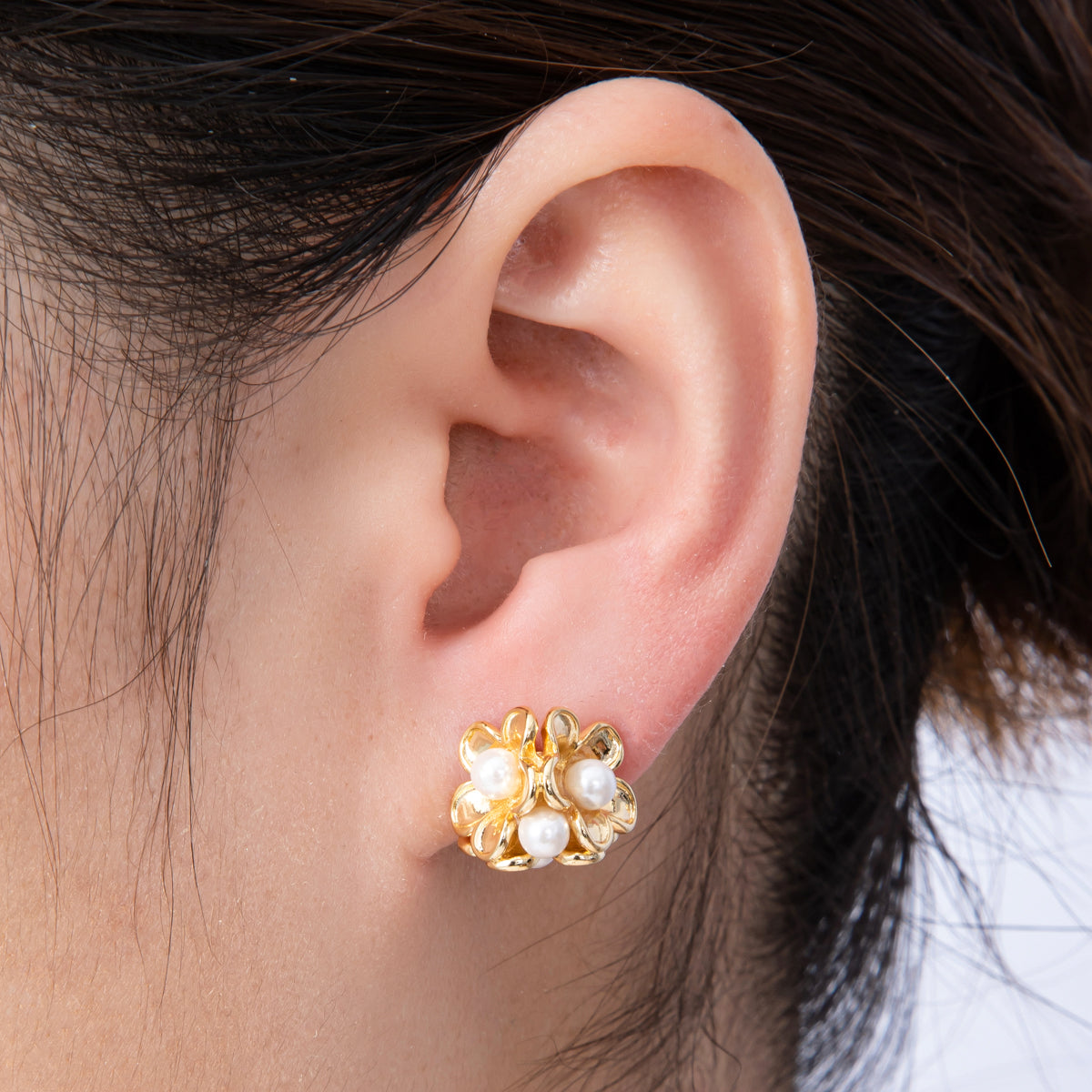 16K Gold Filled Shell Pearl Daisy Flower Studs | Earrings-00165