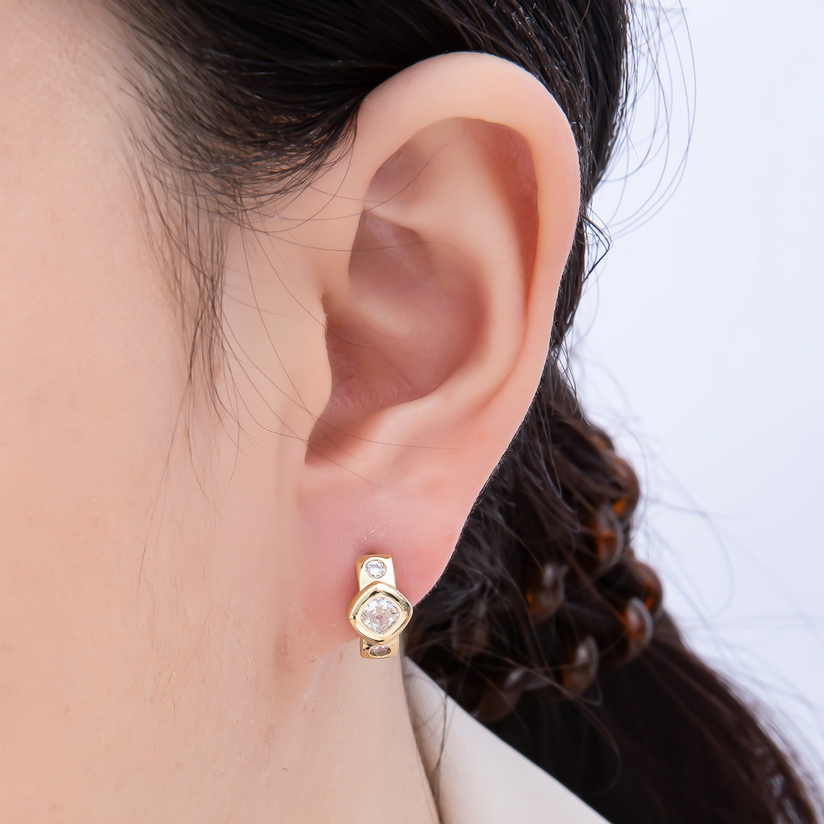16K Gold Filled 14mm Clear CZ Round Rhombus Dotted Cartilage Huggie Earrings | Earrings-00438
