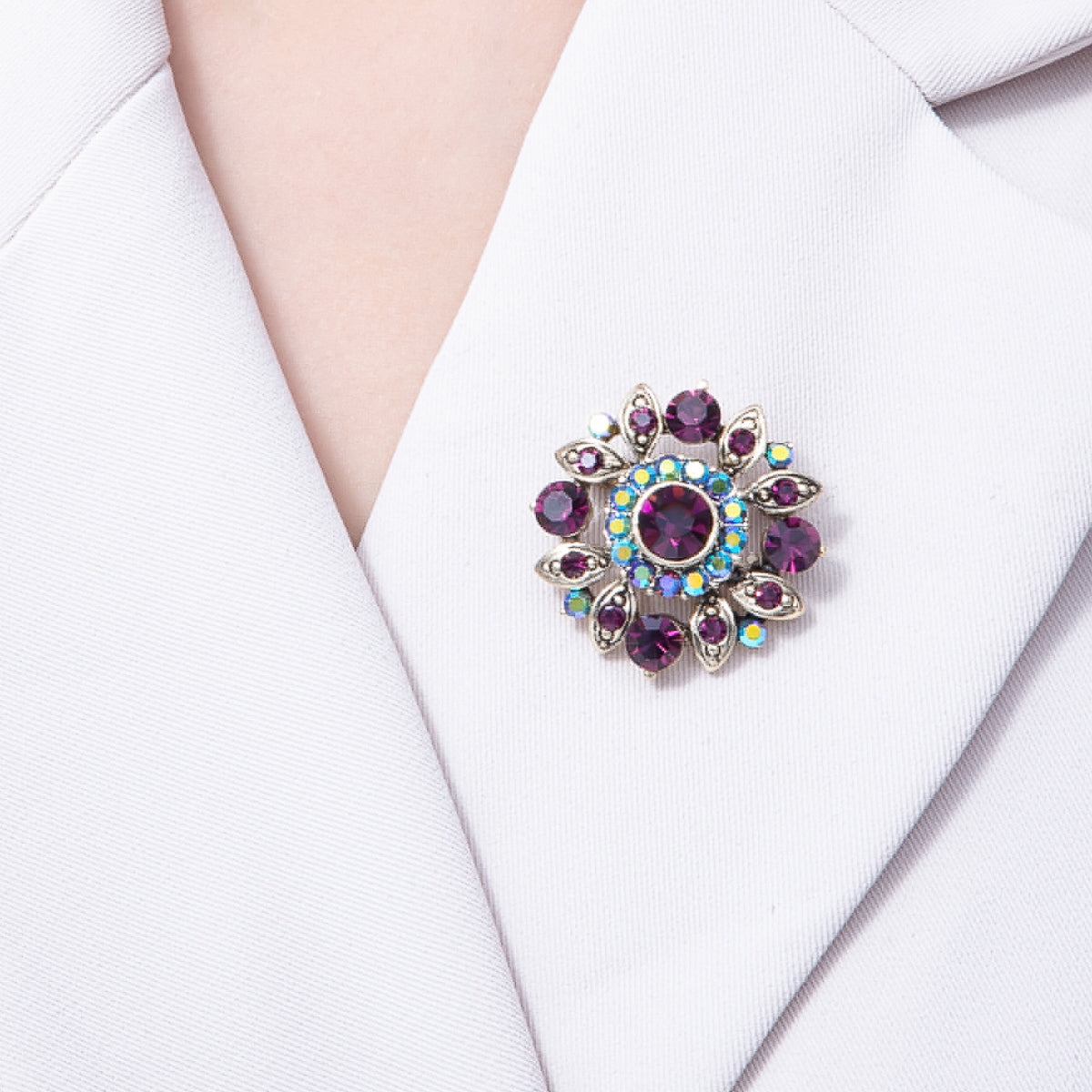 Vintage Gold 33.2mm x 31.5mm Purple Rhinestone Geometric Pin Brooch | BH-077