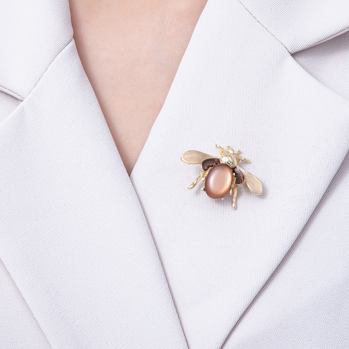 Matte Gold 33.5mm x 23mm Brown Wasp Bee Insect Animal Pin Brooch | BH-041