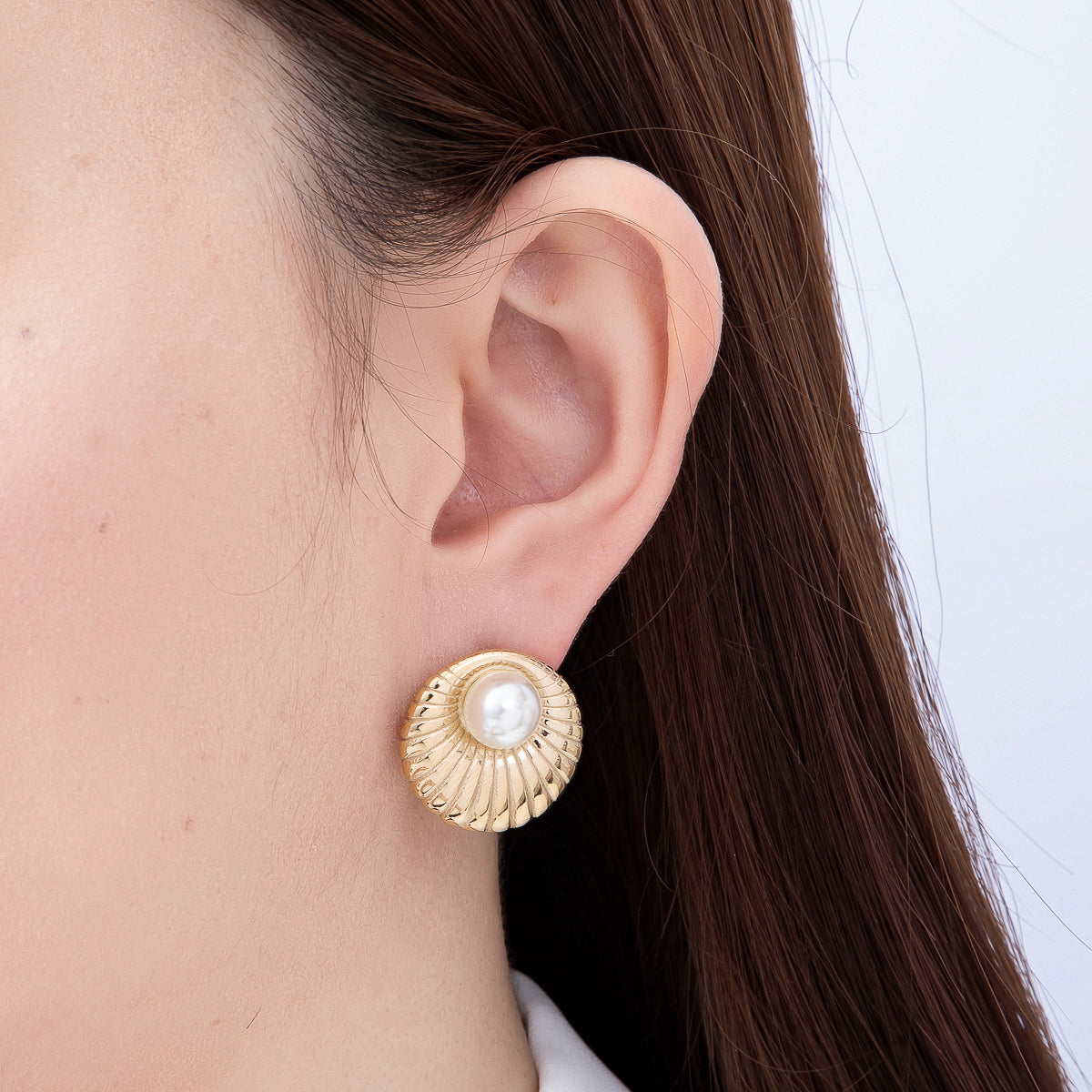 Stainless Steel 22mm Shell Pearl Ribbed Round Stud | Earrings-00727