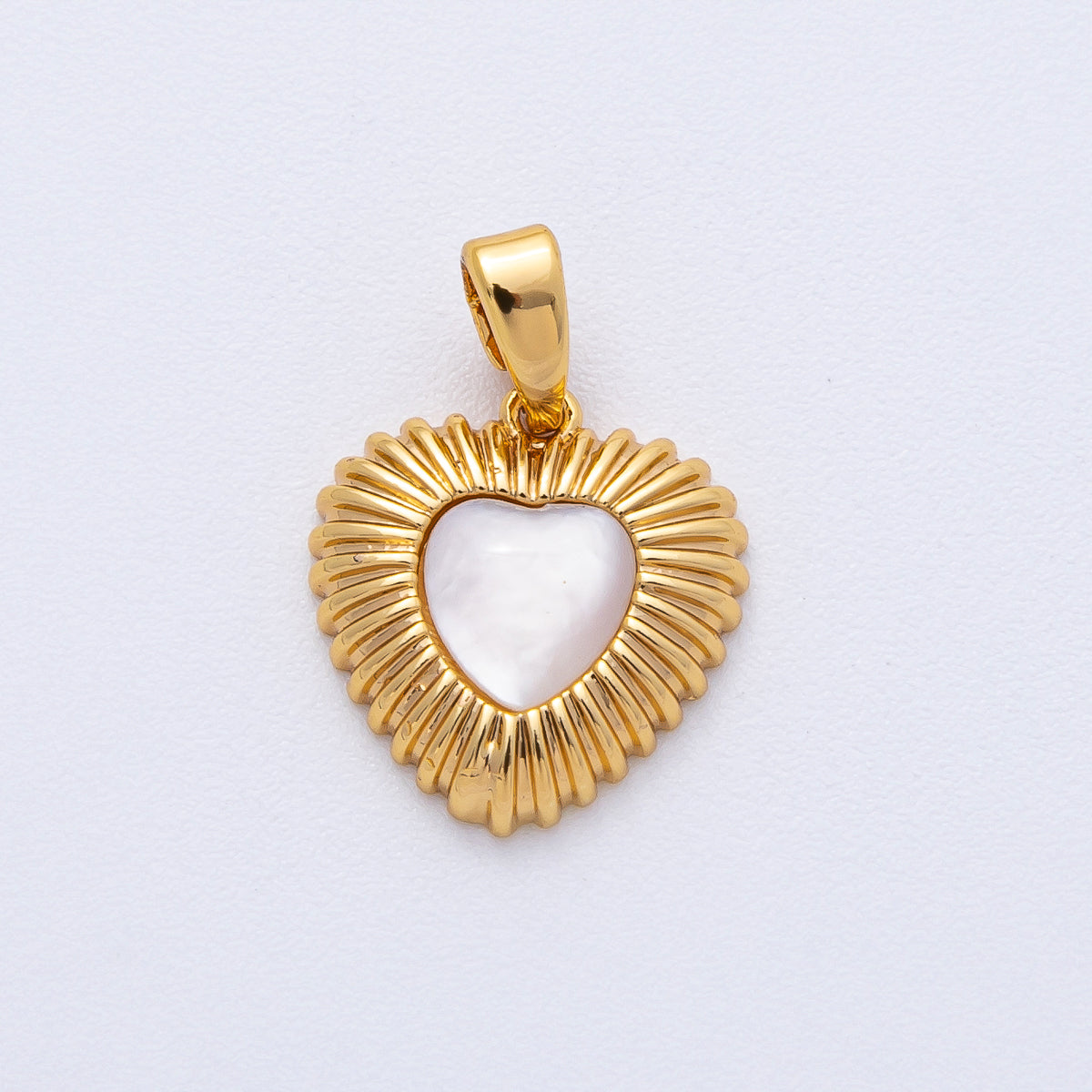 18K Gold Filled 13.5mm Shell Pearl Ribbed Heart Pendant | AF1210