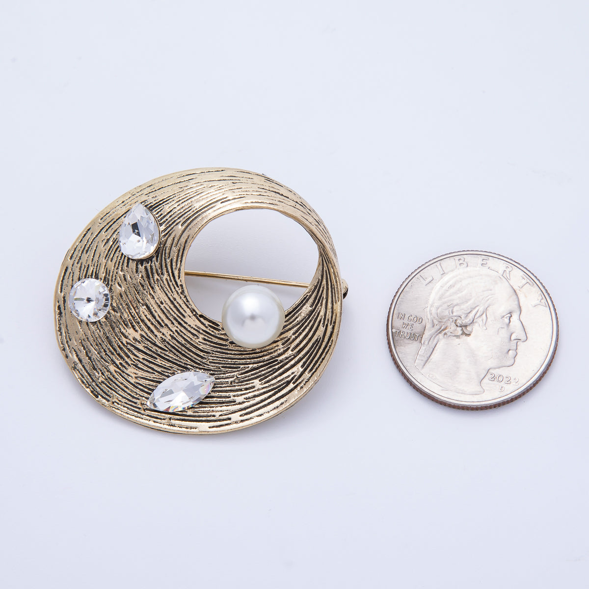 Vintage Antique Gold 41mm Mix Cut CZ Single Shell Pearl in Twist Band Brooch Pin | BH-027