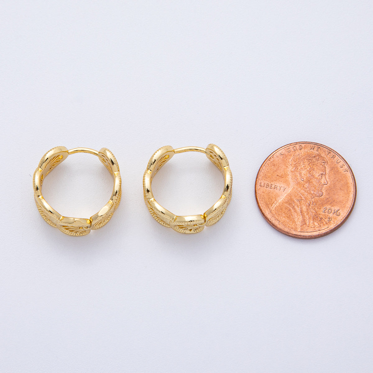 18K Gold Filled 15mm Geometric Filigree Huggie Hoop Earrings | T482