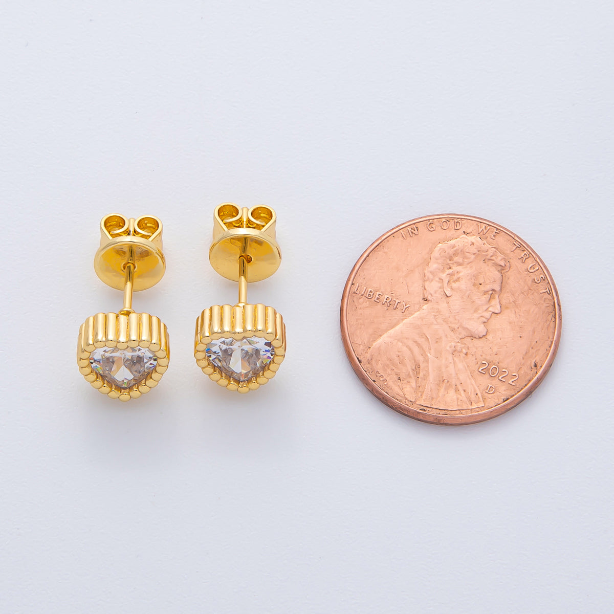 18K Gold Filled Clear CZ Ribbed Bezel Heart Stud Earrings | AD1627