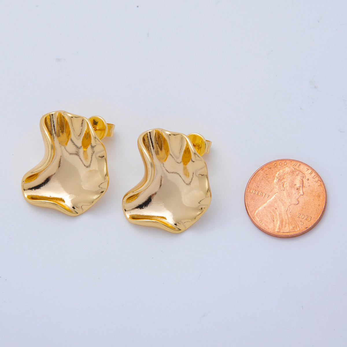 18K Gold Filled Sculpted Metal Square Hammered Stud Earrings | AI404