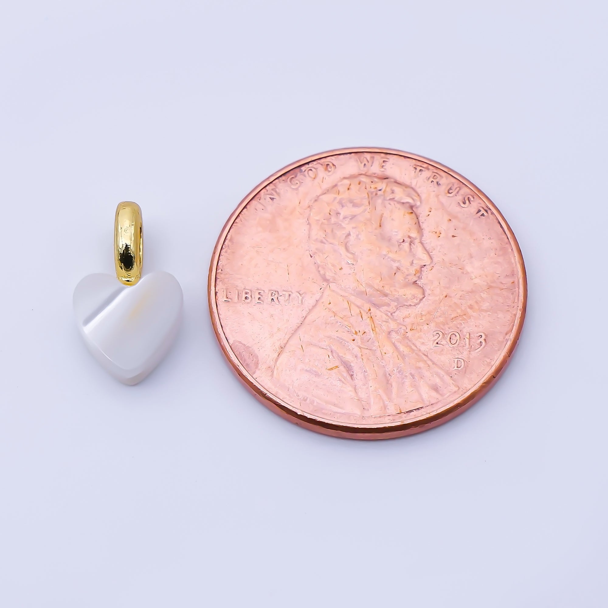24K Gold Filled 10.8mm White Shell Pearl Heart Pendant | P1951