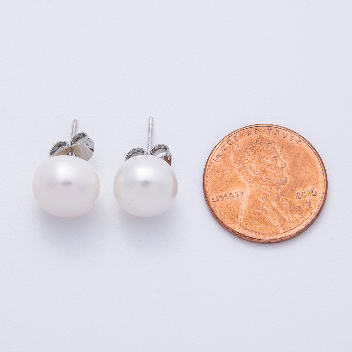 Silver 10mm White Shell Pearl Round Stud Earrings | AD1679