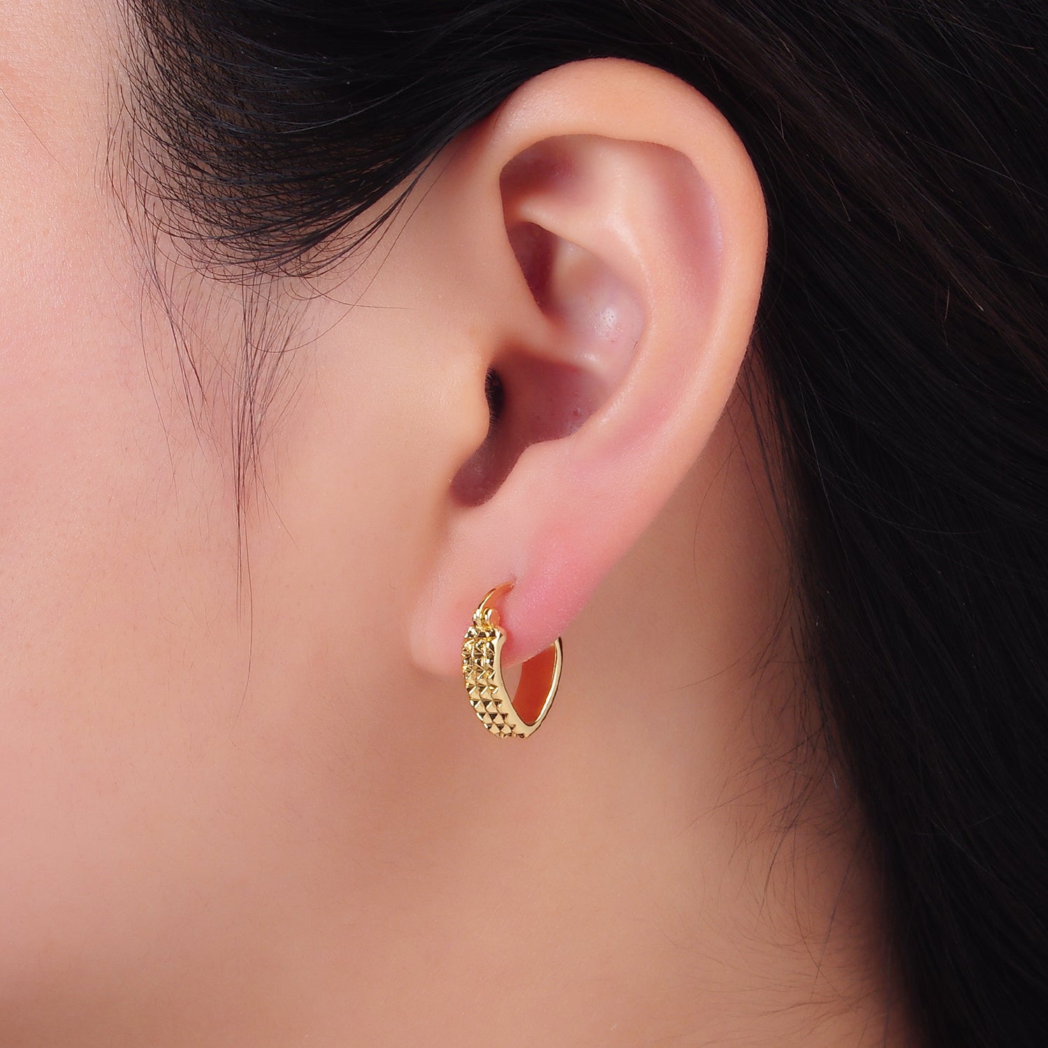 24K Gold Filled 15mm Multifaceted Edged Triangle Latch Hoop Earrings | AB670