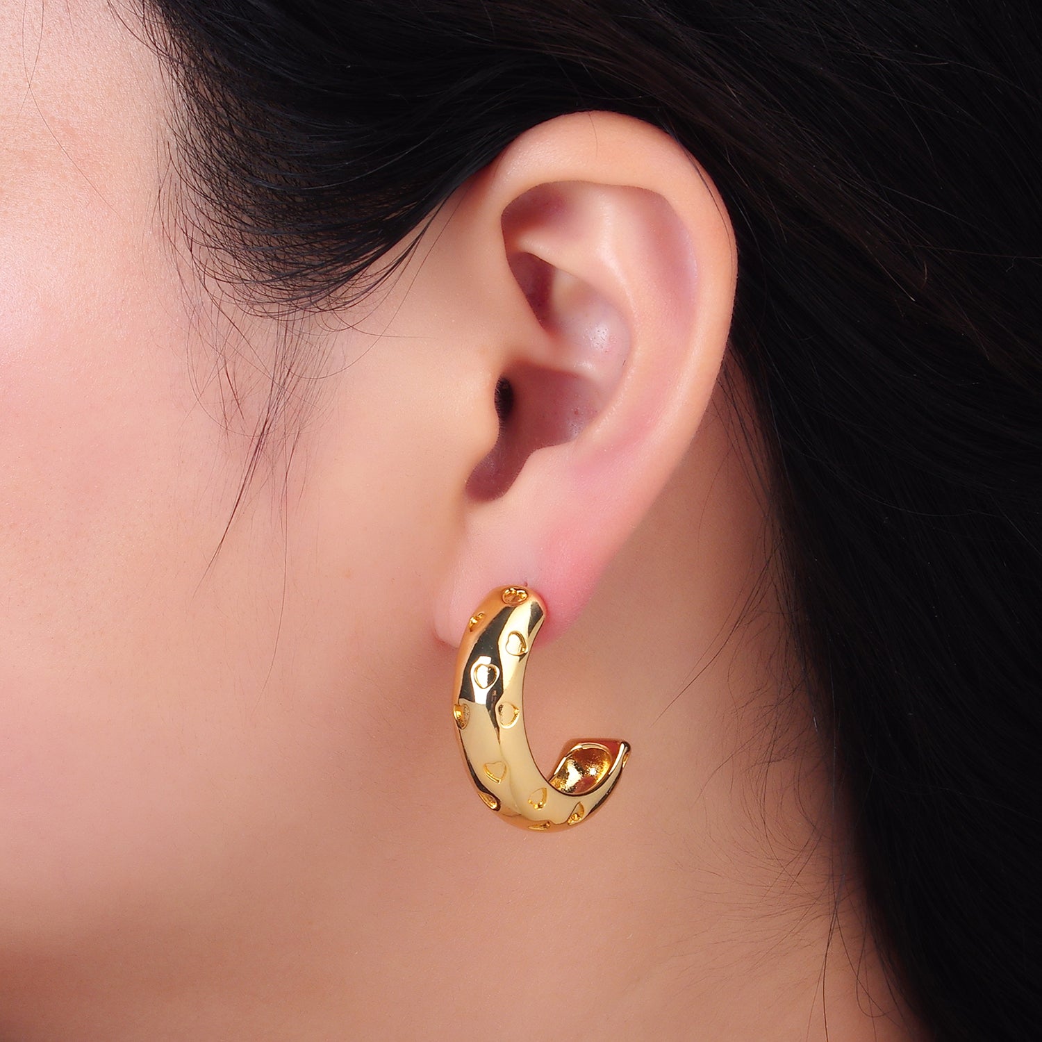 24K Gold Filled 30mm Heart C-Shaped Hoop Earrings | AB683