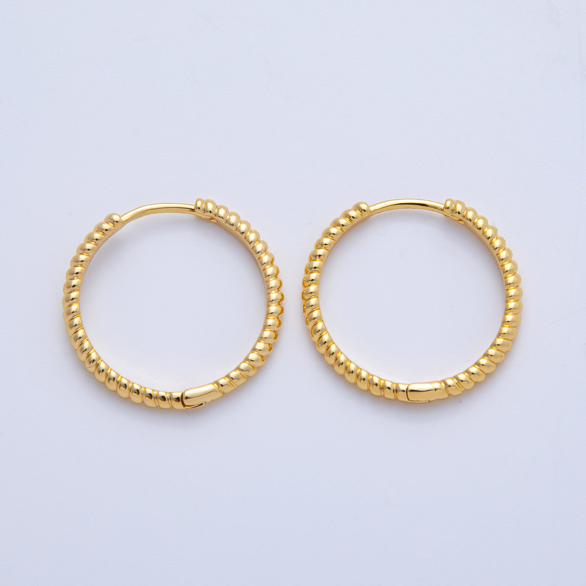 18K Gold Filled 20mm Ribbed Croissant Hoop Earrings | Q036