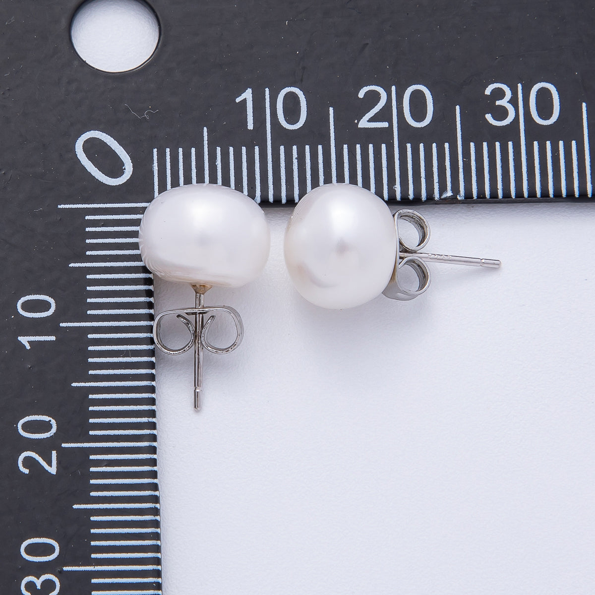 Silver 10mm White Shell Pearl Round Stud Earrings | AD1679
